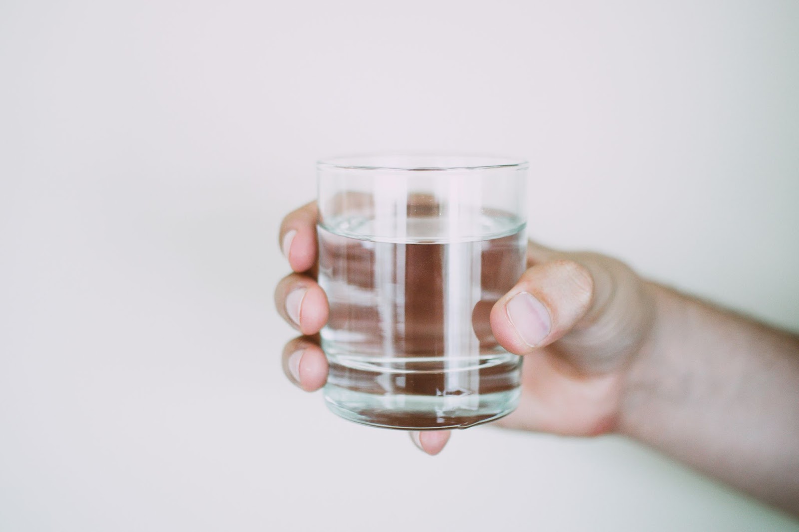 vaso de agua embotellada