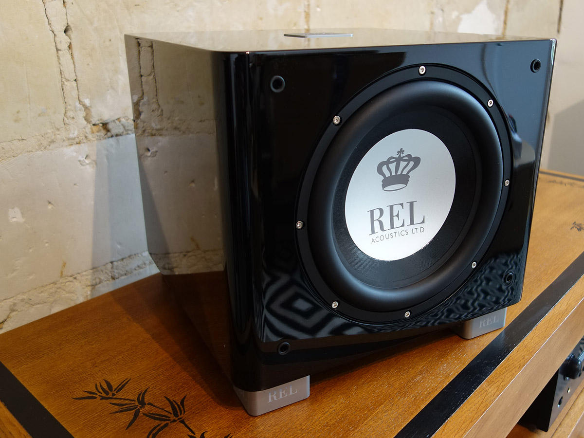 Rel Acoustics T/9x review: 3/4 view
