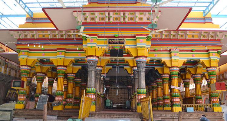 Dwarkadheesh-Temple-Mathura.jpg