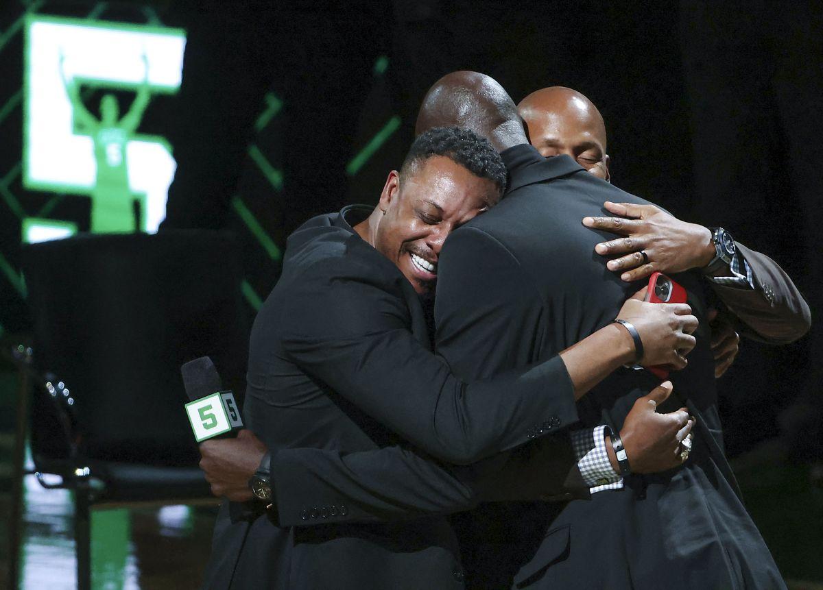 Kevin Garnett, Ray Allen, And Paul Pierce Emotionally Hug Each Other At  Garnett's Celtics Jersey Retirement: “It's Enough To Make A Grown Man Cry."  - Fadeaway World