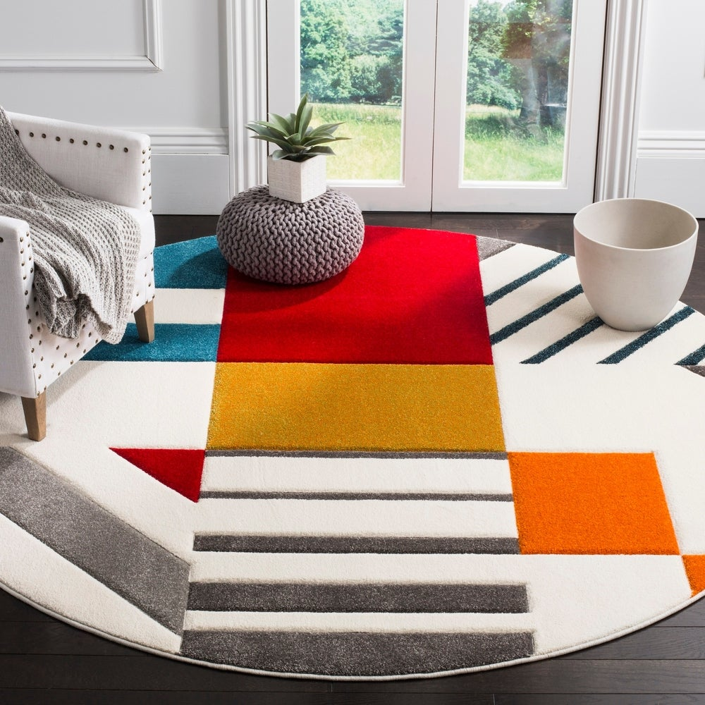 Colorful round rug in the living room