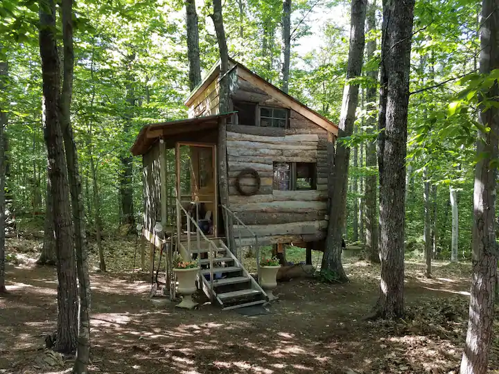 Tree House at the Shire - Rustic Camping Experience in New Hampshire