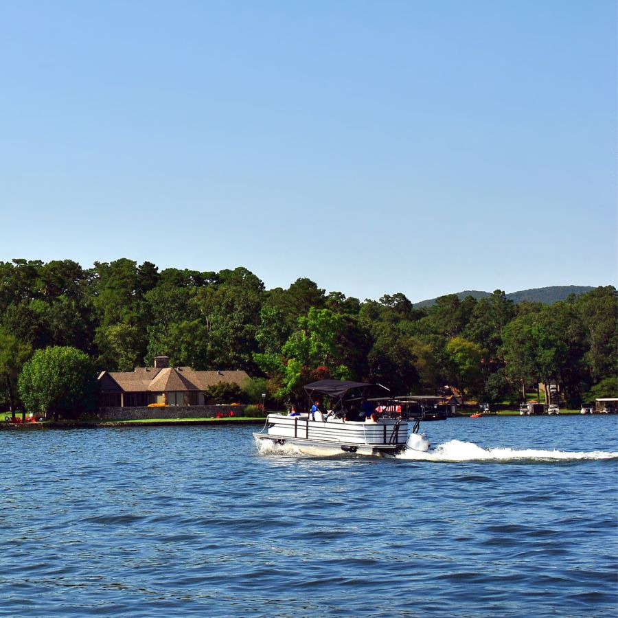 Find the right pontoon boat for your adventures at Meyer’s Boats today!