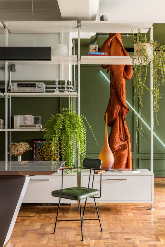Paulicéia Apartment / Ricardo Abreu Arquitetos - Interior Photography, Kitchen, Table, Wood, Shelving, Chair