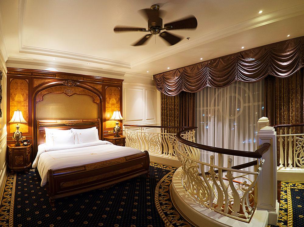 http://www.imperialhotel.vn/upload/images/ROOM-HOTEL-ROYAL%20SUITE/KING/KING-SUITE-01.jpg