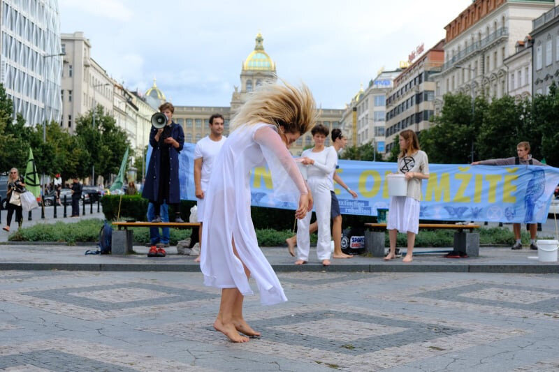 Dancers in white clothes