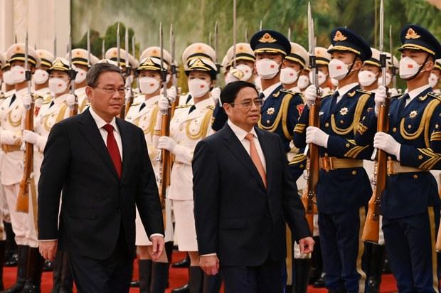 Cộng sản Việt Nam bị giằng co trong nước trước lựa chọn giữa Hoa Kỳ và Trung Quốc