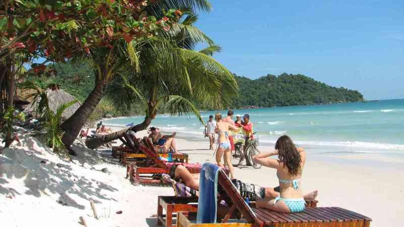 http://www.indochinatodaytravel.com/wp-content/uploads/2017/08/PHU-QUOC-STAR-BEACH.jpg