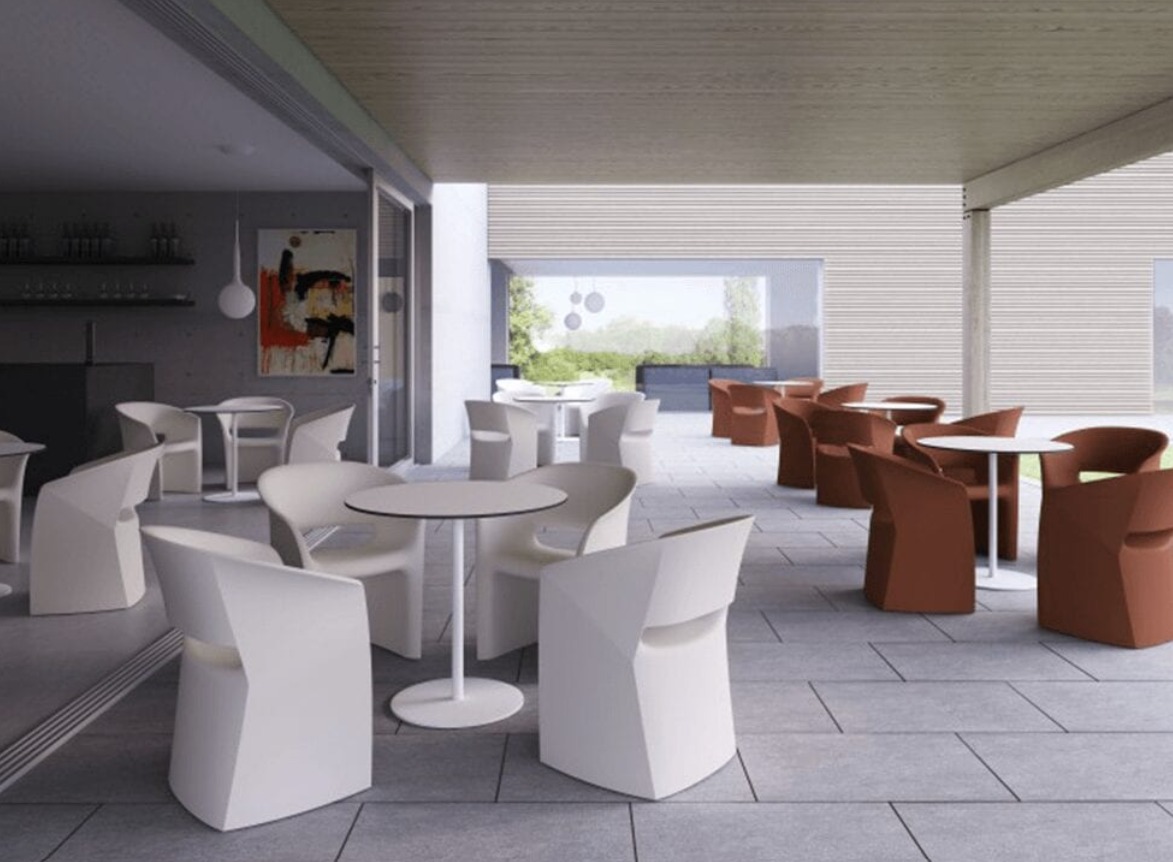 White and brown armchairs for a collaborative work environment.