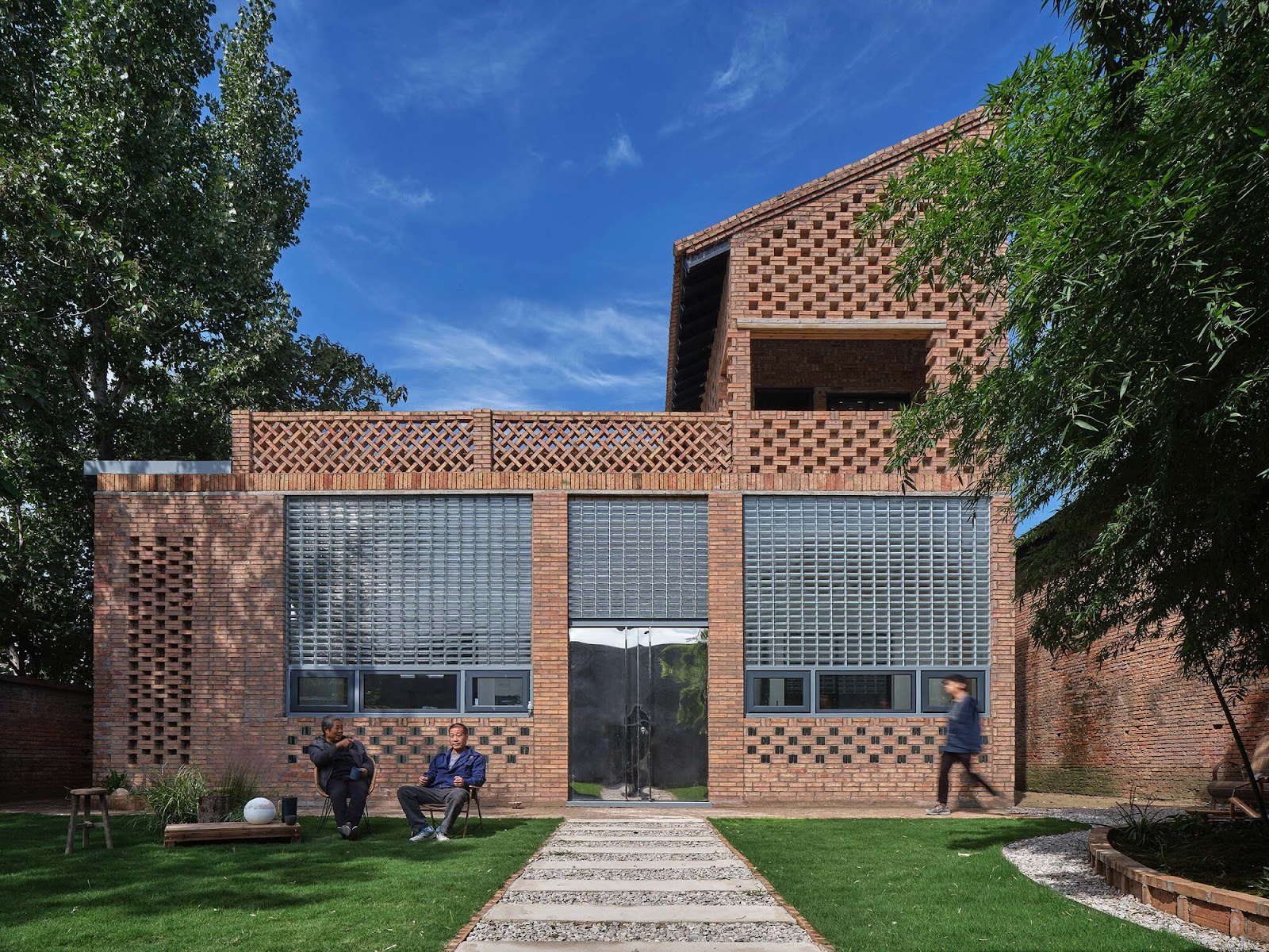 5 Materials For Designing A Modern Luxury House Exterior - Bricks