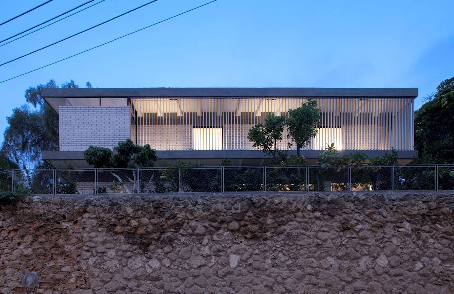 The Rechter House / Pitsou Kedem Architects
