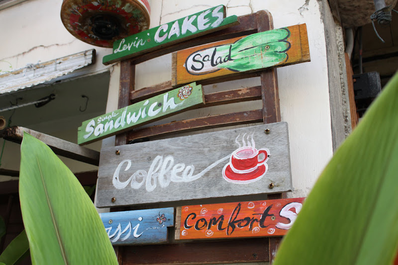 Amelie signs