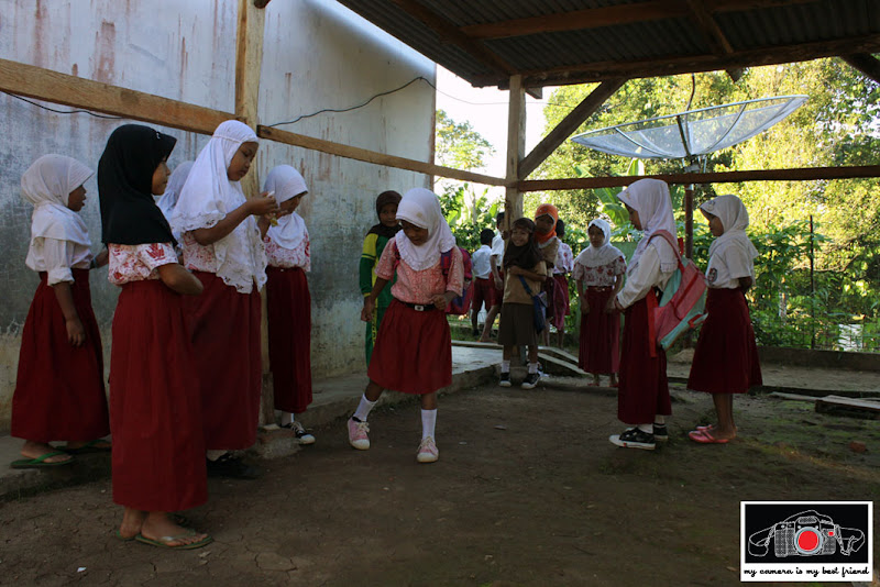 Little girls playing game