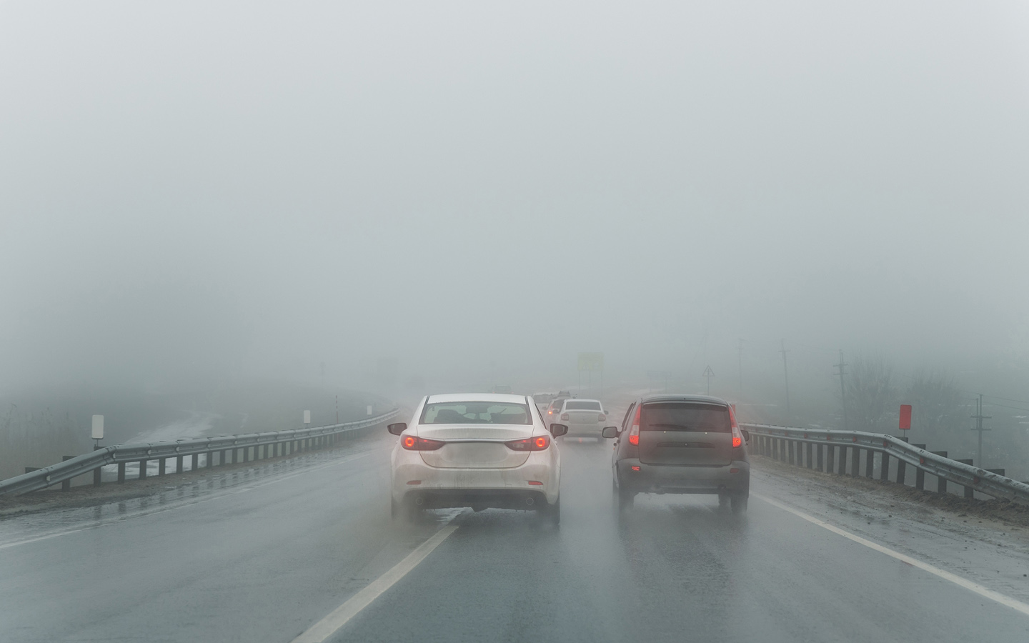car insurance in dubai for seasonal damage: cars in rain
