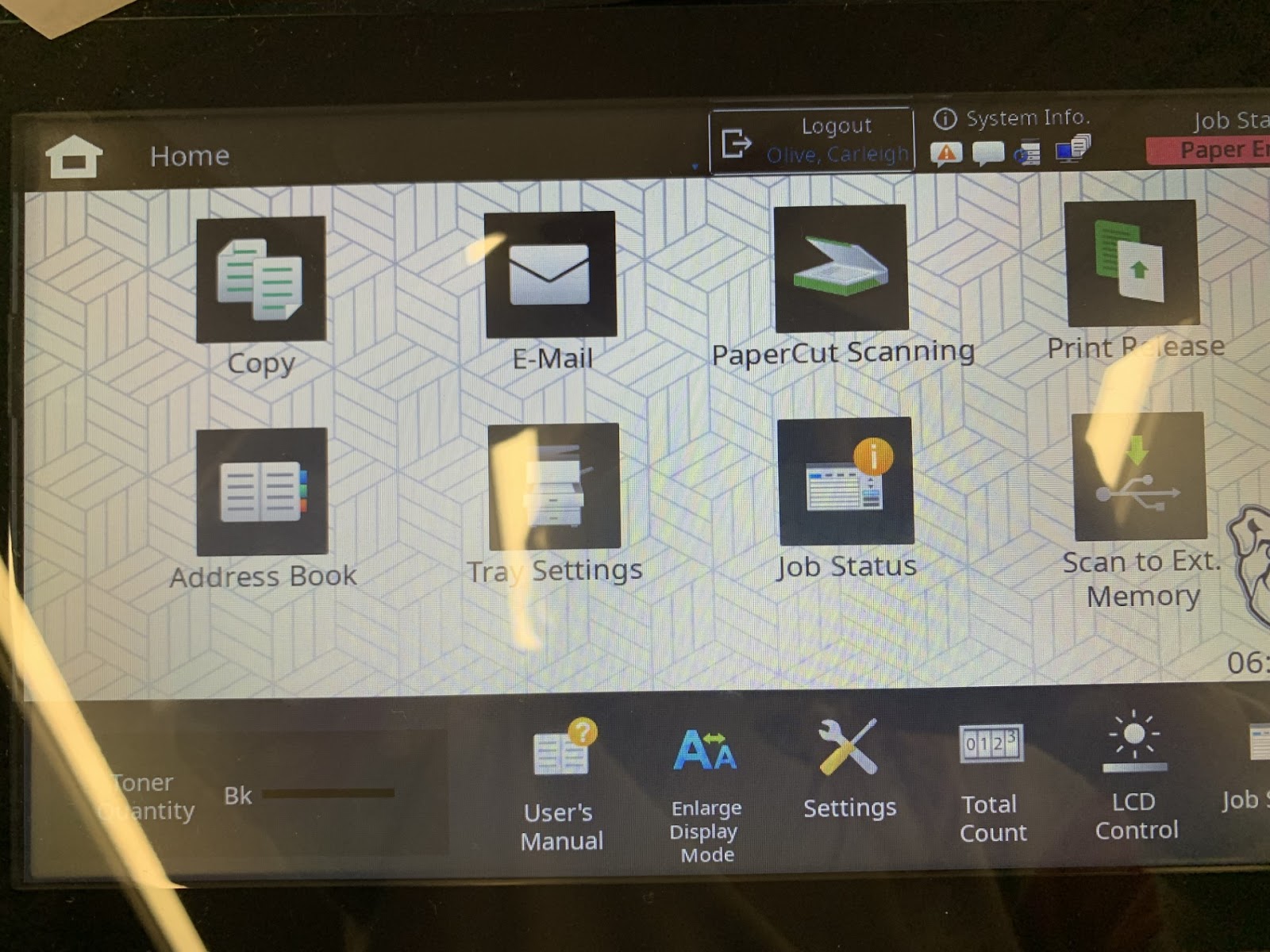 The screen of the copier showing two rows of options to choose from. The top row (from left to right): copy, e-mail, PaperCut Scanning, and print release. The bottom row (left to right): address bok, tray settings, job status, scan to Ext. memory. 