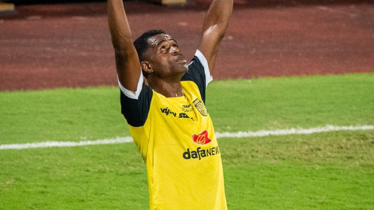 Bartholomew Ogbeche could feature in the Hyderabad starting XI after serving his suspension