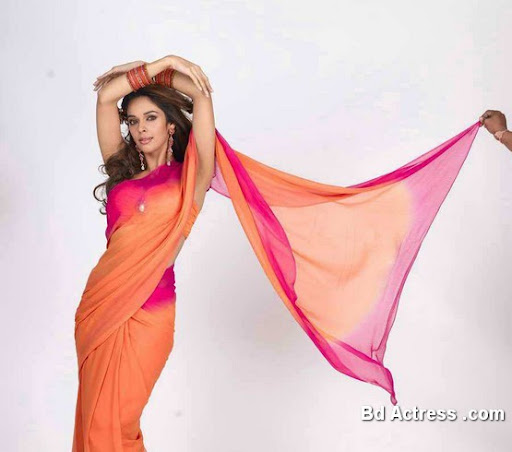 Bollywood Actress Mallika Sherawat Photo-02