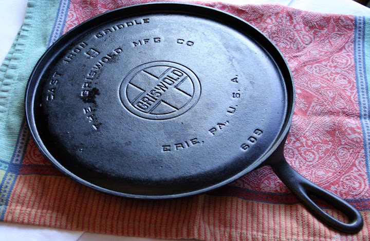 Griswold No 9 Griddle With Large Logo /609 Cast Iron Cookware