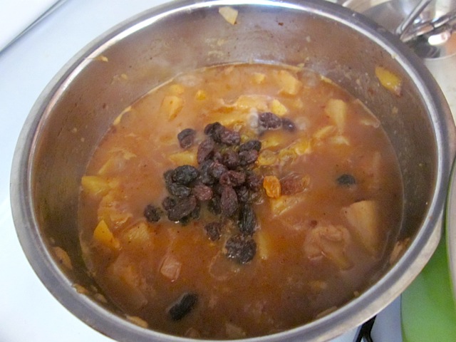 raisins added in to simmering mixture 