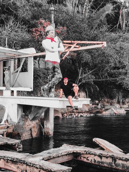 Al pie de la estatua se encuentran los vestigios de un par de albercas que colindar con el mar (Foto: Instagram @rolandoast)