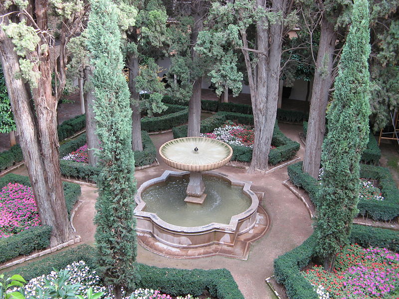 800px-Alhambra_Garden.JPG