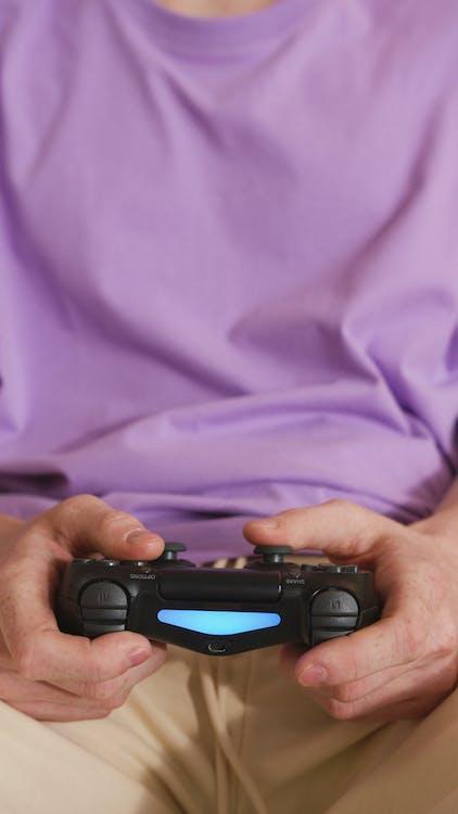 Advantages and Disadvantages of Buying a PS4 in 2023 - AptGadget.com