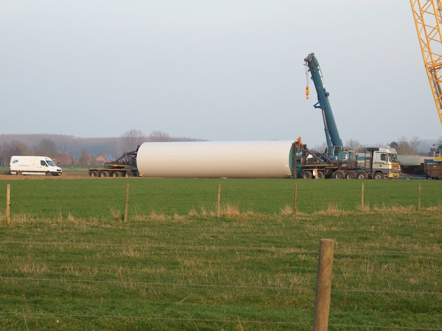 Parcs éoliens de Belgique - Page 9 DSCF8073.JPG