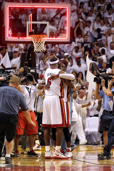 LeBron James Scores 35 as Heat win in OT to Push Bulls to Brink