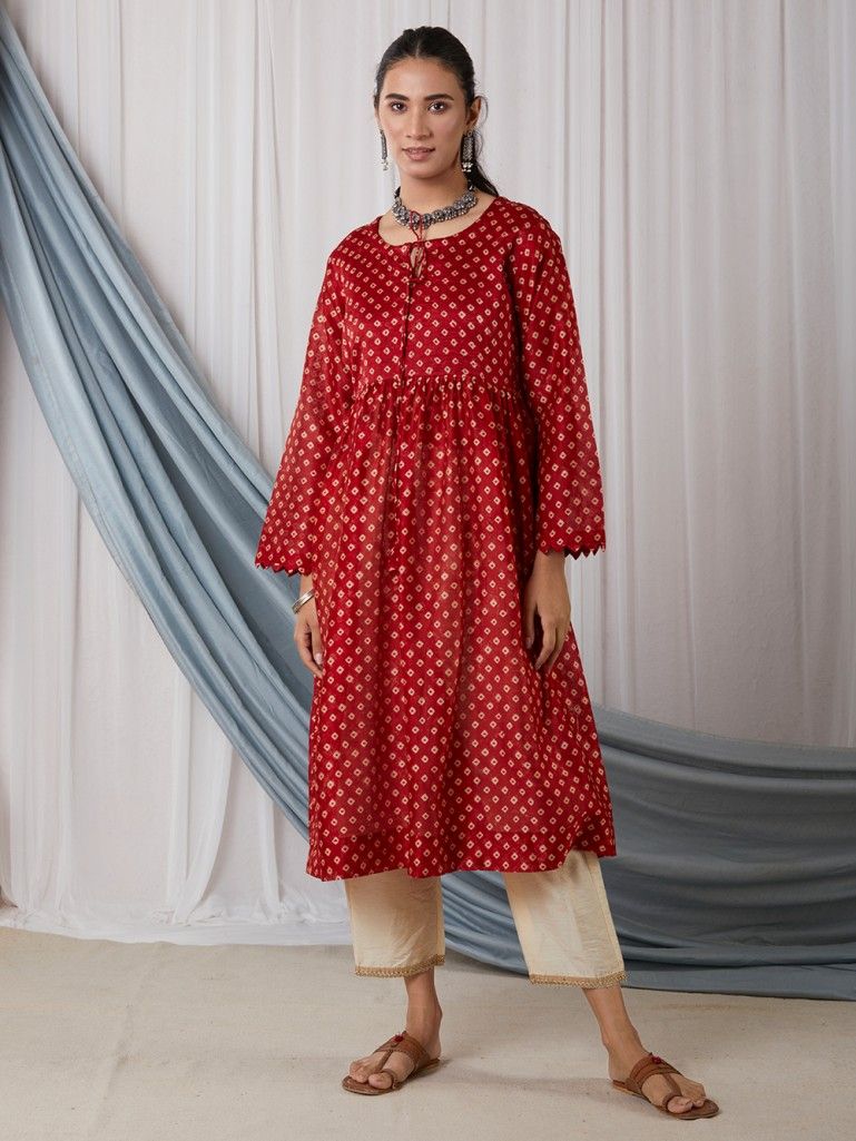 Red-Bandhani-Chanderi-Gathered-Kurta-with-Off-White-Cotton-Pants-Set