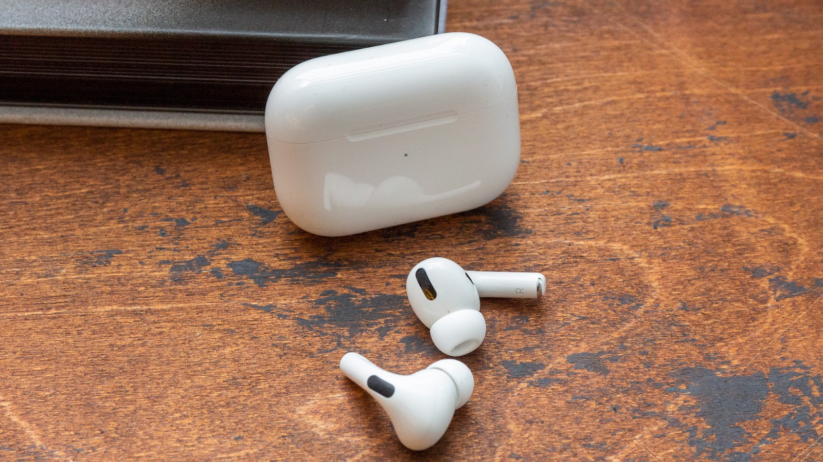 This image shows the AirPods Pro 2.