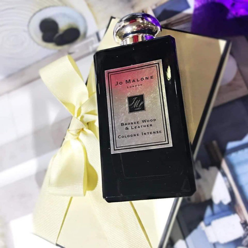 Bronze Wood & Leather Cologne Intense đặc trưng mang theo vẻ đẹp phi giới tính