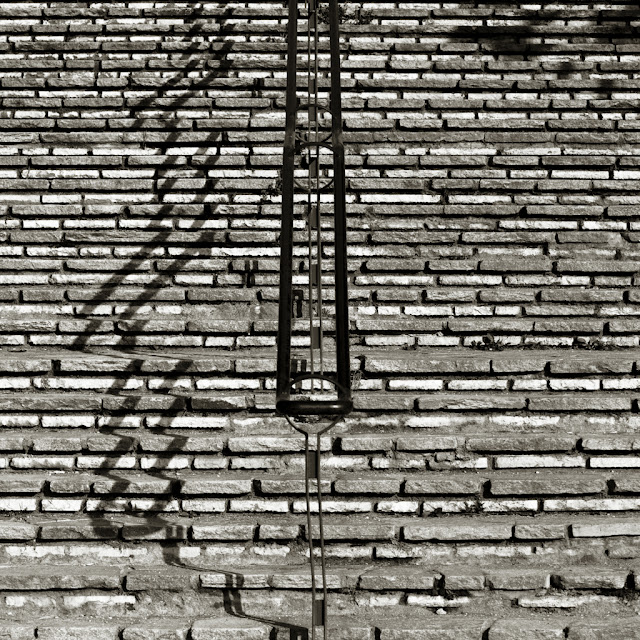 l'escalier, sa rambarde et son ombre... 20110324_03_escalier_1_DSC0290-2
