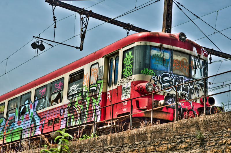 vieux train abandonné... mais coloré !... [EDIT] 20110511_vieux_train_DSC4726_7_8