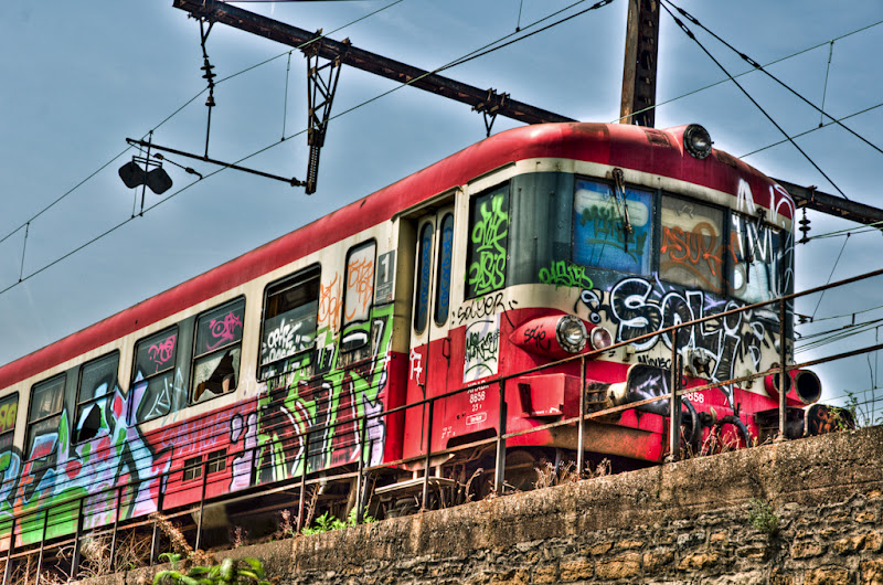 vieux train abandonné... mais coloré !... [EDIT] 20110511_vieux_train_DSC4726_7_8-Modifier