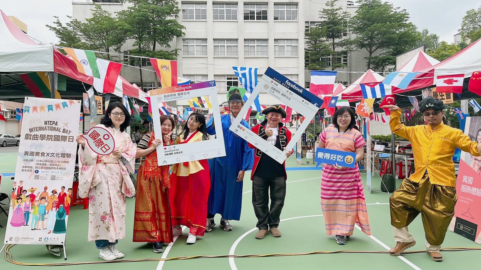 圖三：現場提供各國服飾體驗區，讓參加者可以穿上傳統服裝拍照打卡