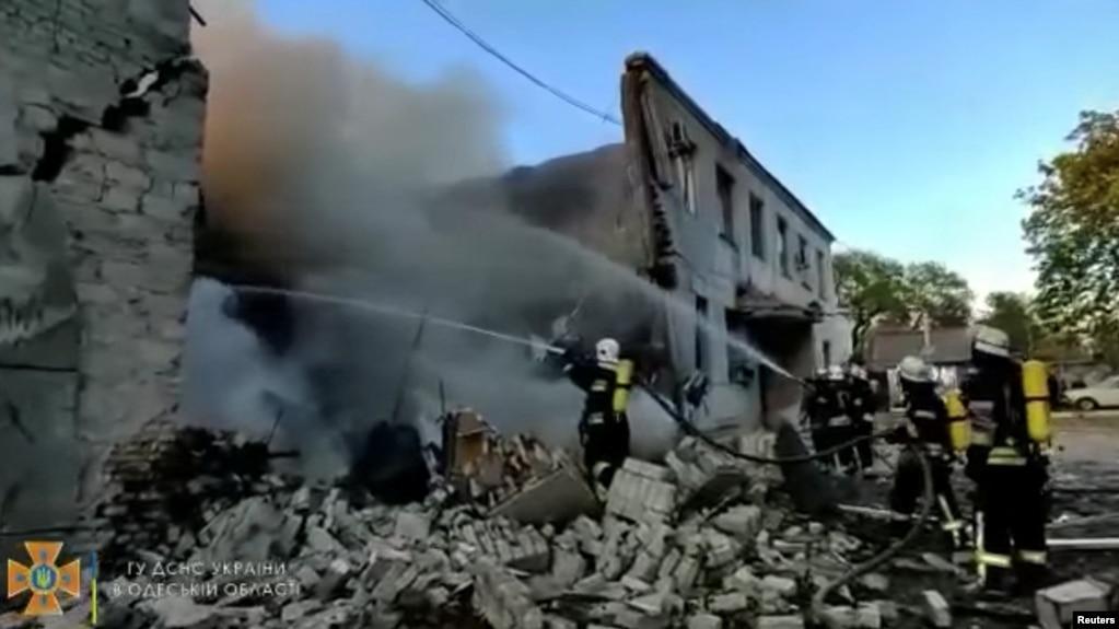 Một tòa nhà bị tên lửa phá hủy ờ Odesa, Ukraine.