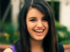 Rebecca Black grava vídeo e suplica por parceria com Justin Bieber