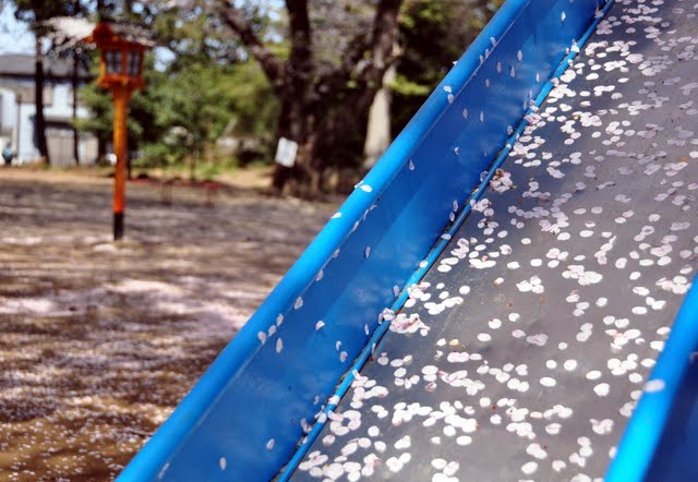 境内の公園滑り台