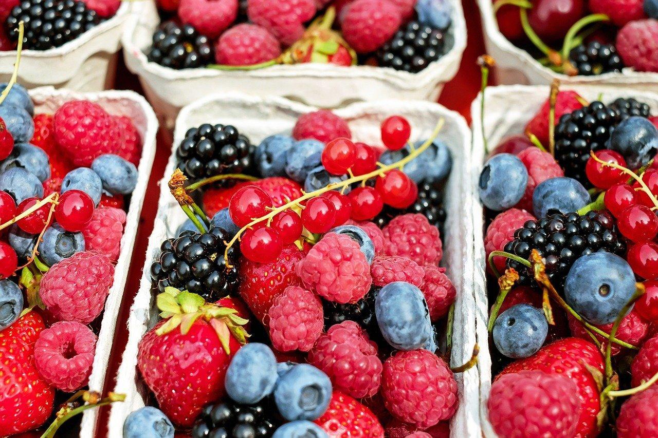 Buah-buahan merupakan makanan diet yang mudah dicari