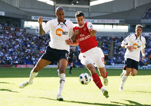 Robin van Persie with Zat Knight, Bolton - Arsenal