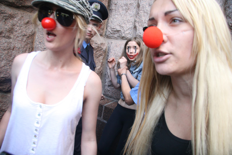 Топлес клоуны сорвали Дни Европы в Украине! 