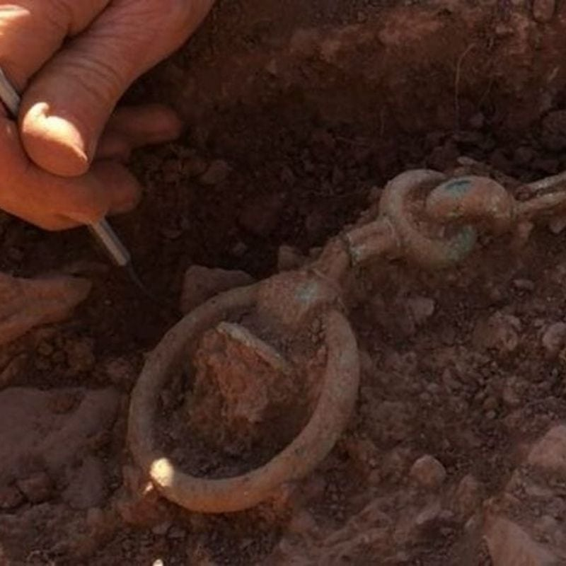Man Discovers the Buried Chain and Continues Pulling It, Unable to Believe What He Found
