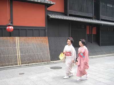 Two maiko running errands during the day