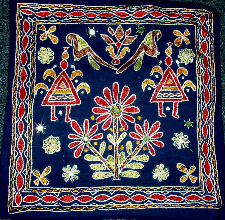 Indian Embroidery: Gujarati dancers | embroidery for ducks