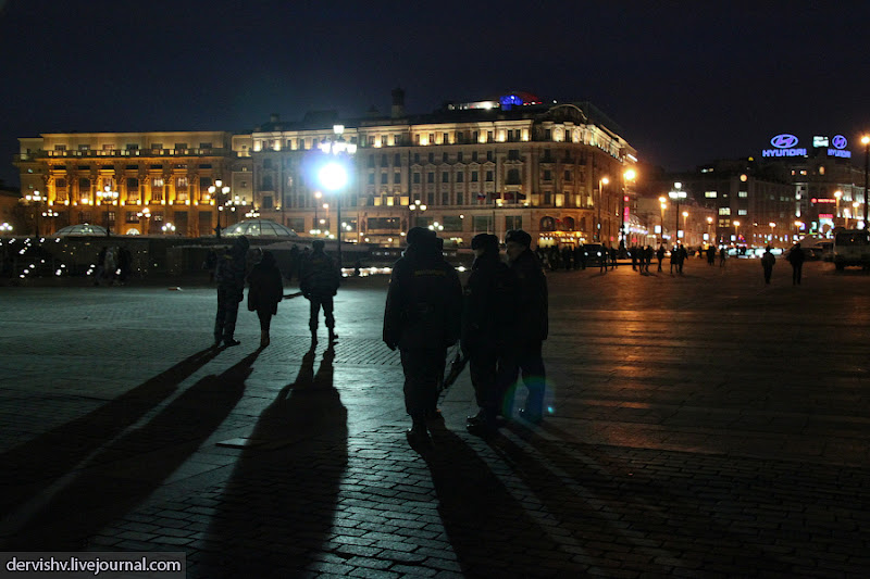 11 марта Манежная площадь закрыта для прохода. 