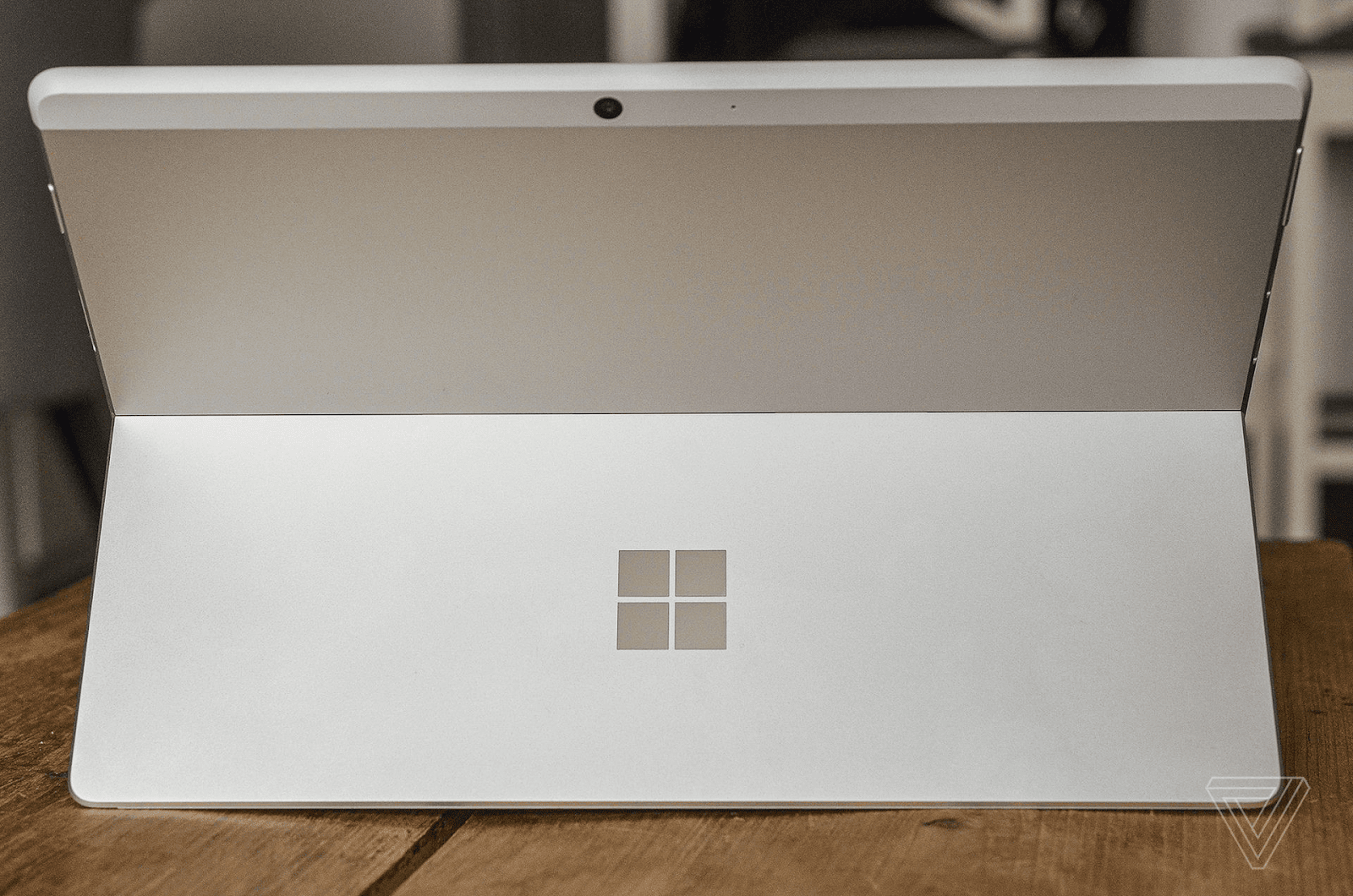 Camera sau của Surface Pro X (2020): 10-megapixel (Nguồn: Verge)