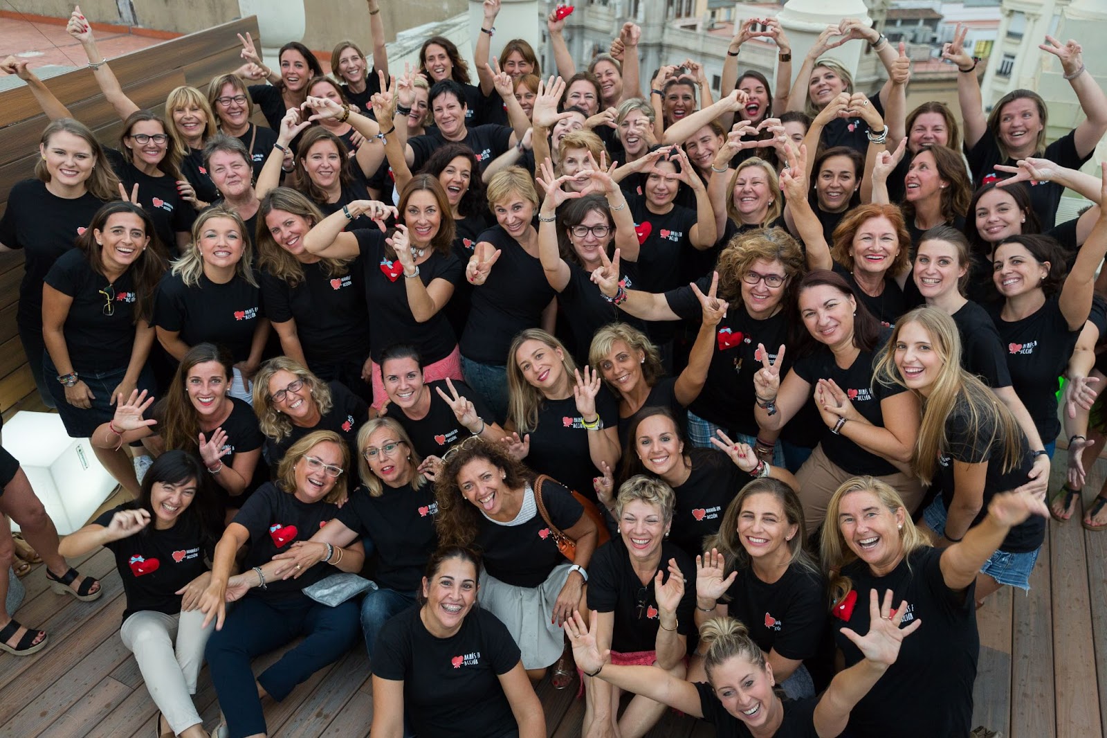 Equipo de voluntarias de Mamás en acción