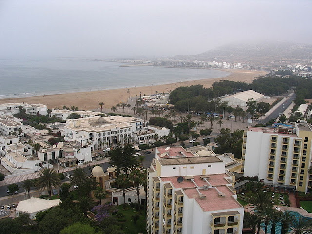اكبر طبق كسكس في العالم اقيم بمدينة اكادير بكورنيش سنة 1990 Agadir03