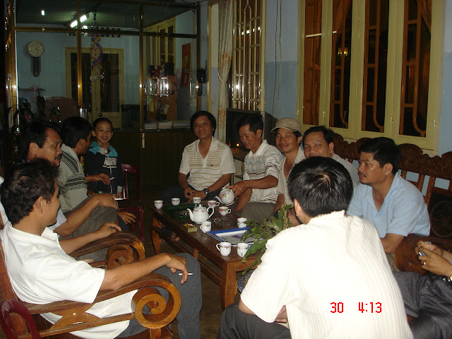 Thăm gia đình anh Phan Cương - Lớp trưởng 12C6  DSC00036