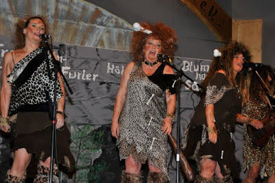 Neuenburger Neandertaler beim Zigeunerball Neuenburger Neandertaler beim Zigeunerball